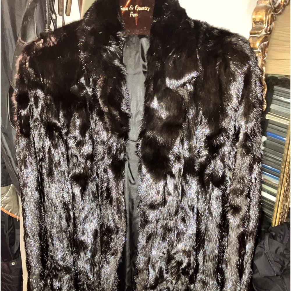 Women’s Vinrage. size medium black full length mink coat